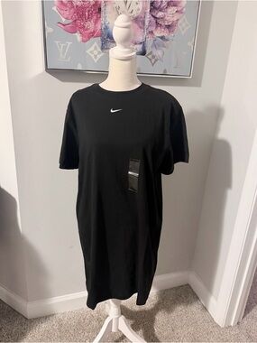 Nike Black Short Sleeve Crewneck Tee with White Swoosh